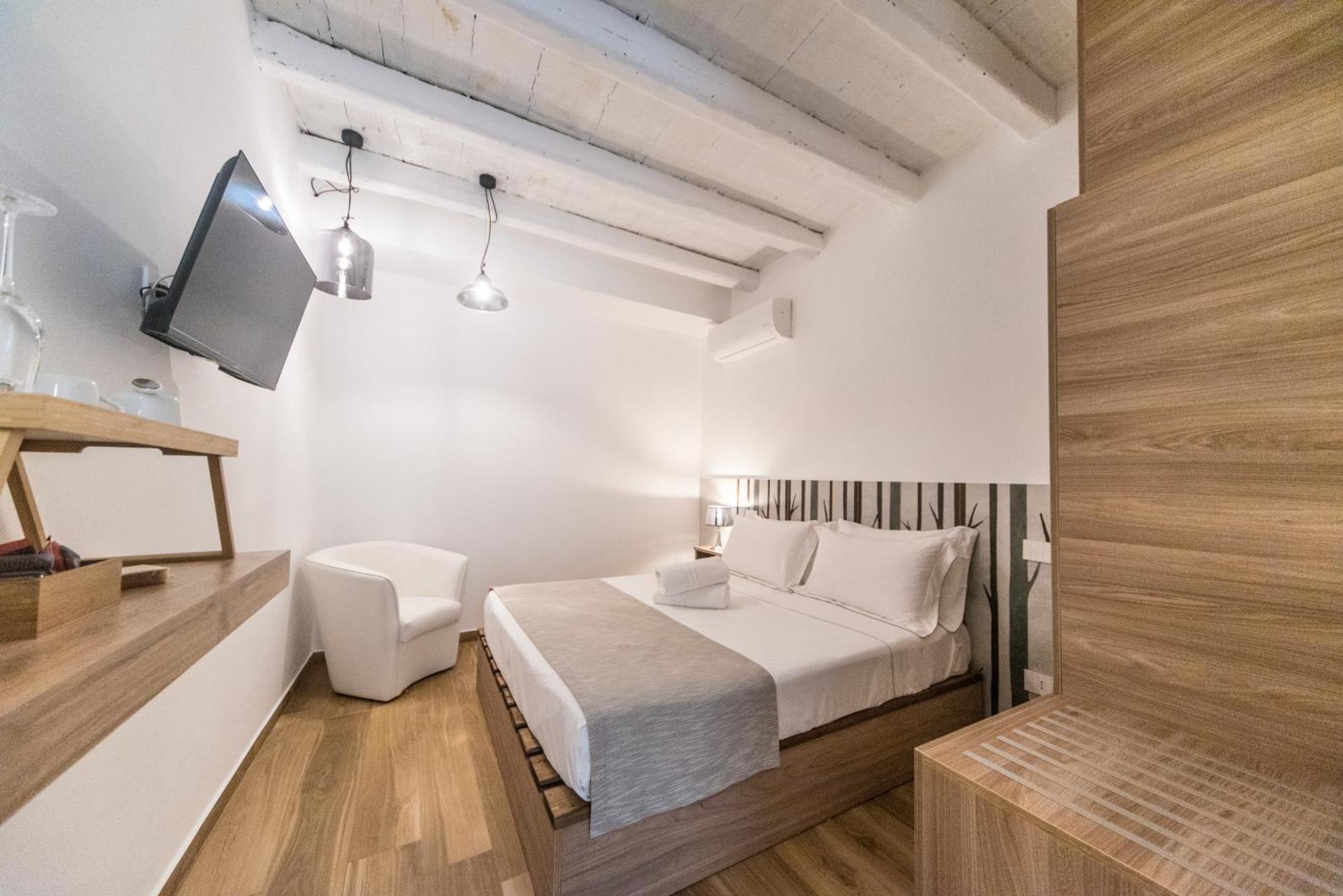 Suite Santa Chiara Trani Exterior photo